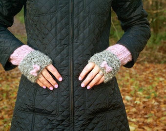 KNITTING PATTERN - Bonnie Bow Wristwarmers (Fingerless Gloves)