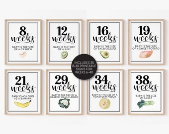Puede incluir: Conjunto de ocho carteles enmarcados de hitos del embarazo. Cada cartel muestra el número de semanas, una descripción del tamaño del bebé y una ilustración en acuarela de la fruta o verdura correspondiente. Los carteles están impresos en papel blanco con texto negro.