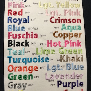 K&ouml;nnte beinhalten: Eine Tabelle mit einer Liste von Farben und ihren entsprechenden Nummern. Die Farben umfassen Marineblau, Rosa, Rot, K&ouml;nigsblau, Blau, Fuchsia, Schwarz, Teal, T&uuml;rkis, Orange, Gr&uuml;n, Grau, Gelb, Braun, Hellgelb, Hellrosa, Scharlachrot, Aqua, Kupfer, Pink, Limettengr&uuml;n, Khaki, Hellblau, Lavendel, Lila und Koralle.