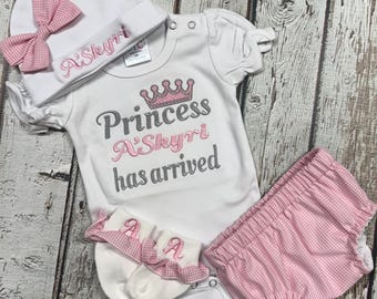 Baby Girl Coming Home Outfit: "The Princess Has Arrived" Bodysuit & Monogrammed Beanie