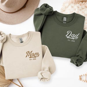 Embroidered Mom Dad Sweatshirts, New Parents Gift, Pregnancy Announcement, Matching Parent Crewneck, Baby Announcement Gift
