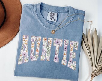 Wildflower Auntie Shirt, Floral Future Aunt Gift, Pregnancy Announcement Tee, First Time Aunt Sweatshirt, Botanical Auntie Shirt