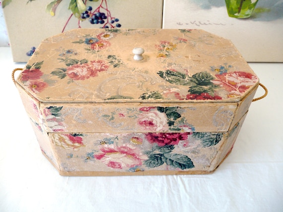Old shabby paper box. 【公式通販】