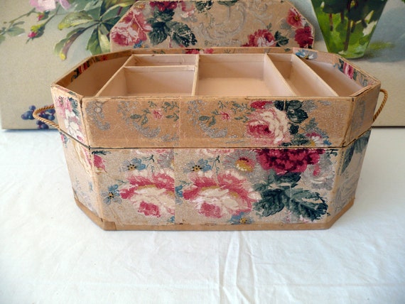 Old shabby paper box. 【公式通販】