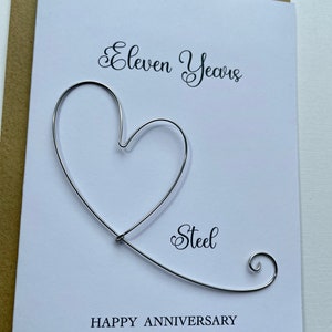 Tarjeta de recuerdo de 11.º aniversario de bodas de acero con forma de corazón de alambre, regalo tradicional para marido, mujer y pareja. Tamaño A6: 15 x 10,5 cm.