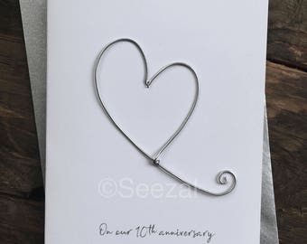 10. Hochzeitstag Designer-Andenken-Kunstkarte ALUMINIUM Zinn Draht Herz 10 Jahre Traditionelles Geschenk. Mann Frau Größe A6: 15x10.5cm