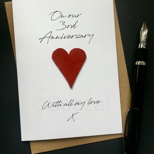 3e carte d'anniversaire de 3 ans Format A6 : 15 x 10,5 cm MARI Épouse Fiancé Partenaire Un j'aime Cadeau traditionnel CUIR Cadeau 3 Trois ans en cuir