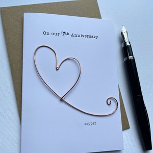 7e huwelijksverjaardag designer aandenkenkaart koperdraadhart 7 jaar traditioneel cadeau. Echtgenoot vrouw ingetogen formaat A6: 15 x 10,5 cm