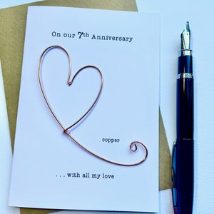 Settimo anniversario di matrimonio, biglietto ricordo di design, cuore in filo di rame, regalo tradizionale per 7 anni. Marito e moglie, sobrio, formato A6: 15x10,5 cm