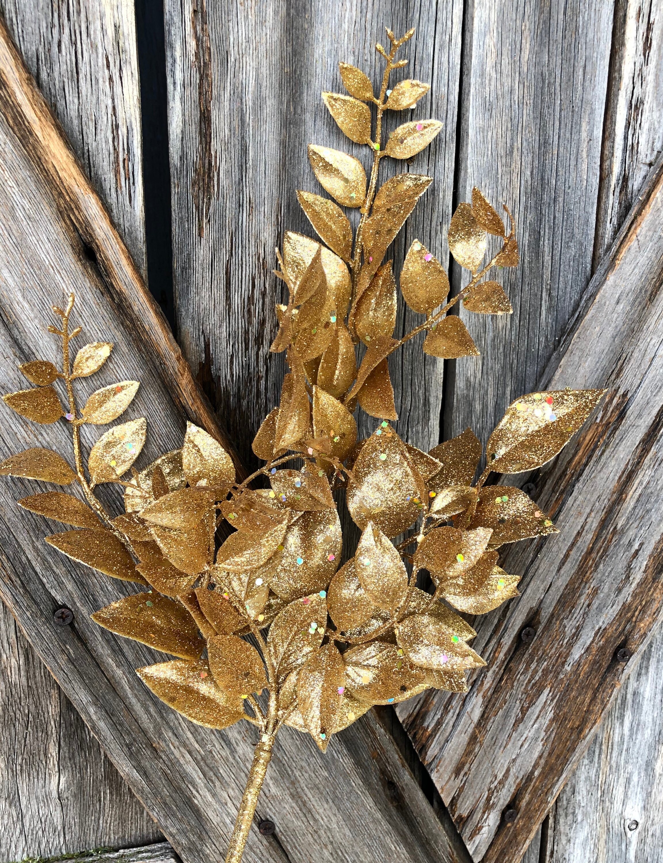 Glitter Leaf Spray Gold 1 Bushel