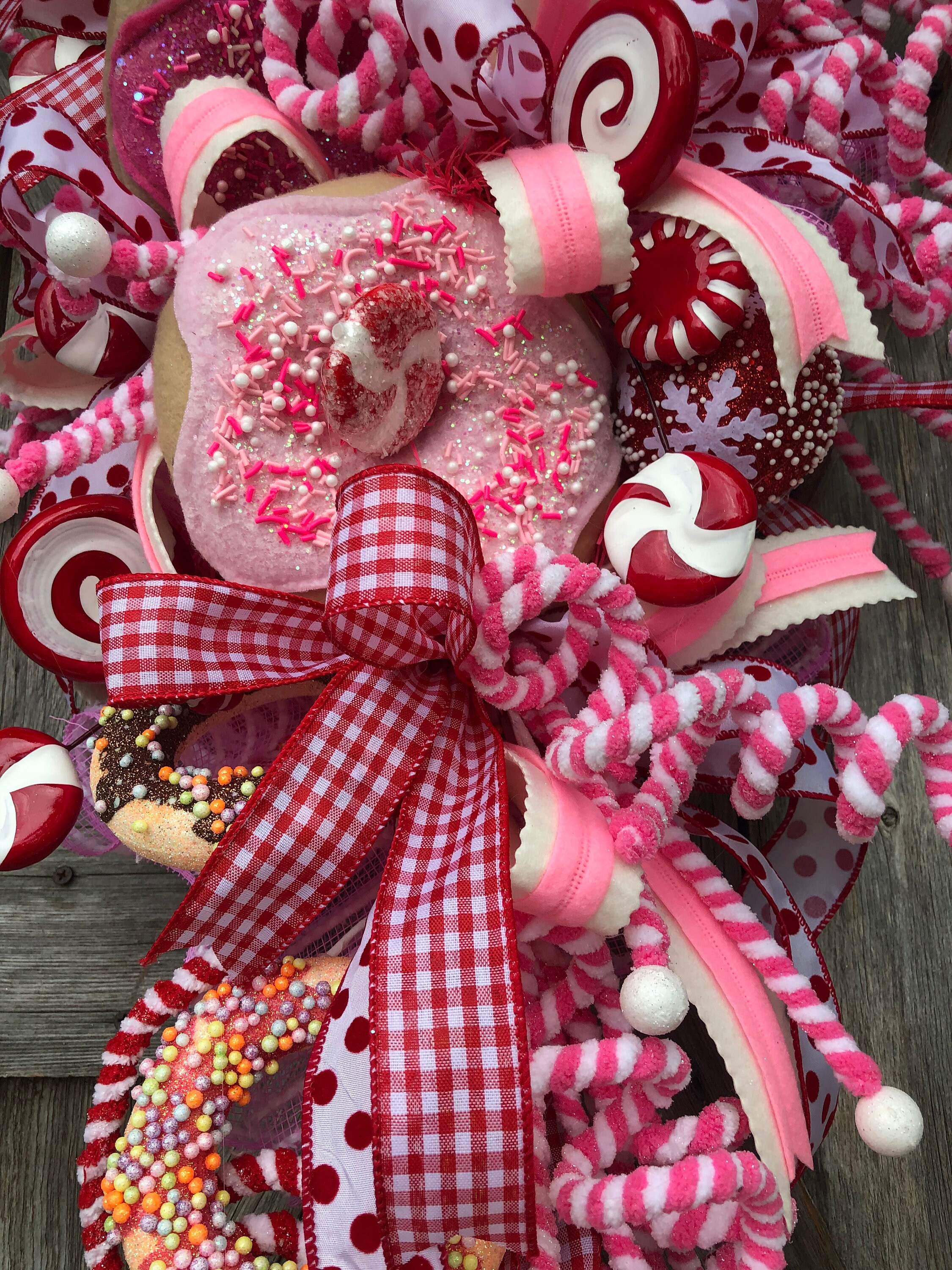 Pink Christmas Decor, Donut Christmas, Christmas Swag