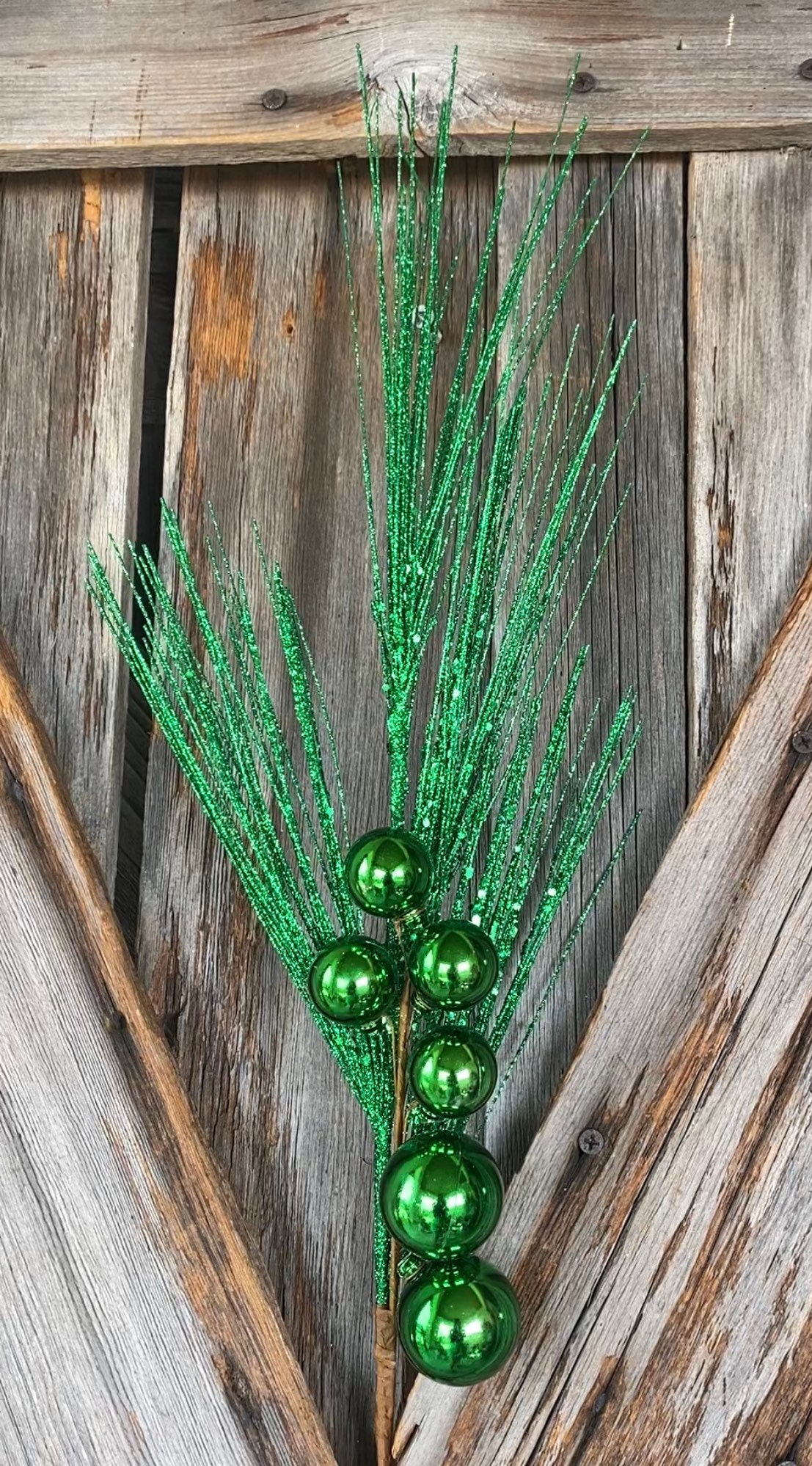 Green Glitter Ball Spray