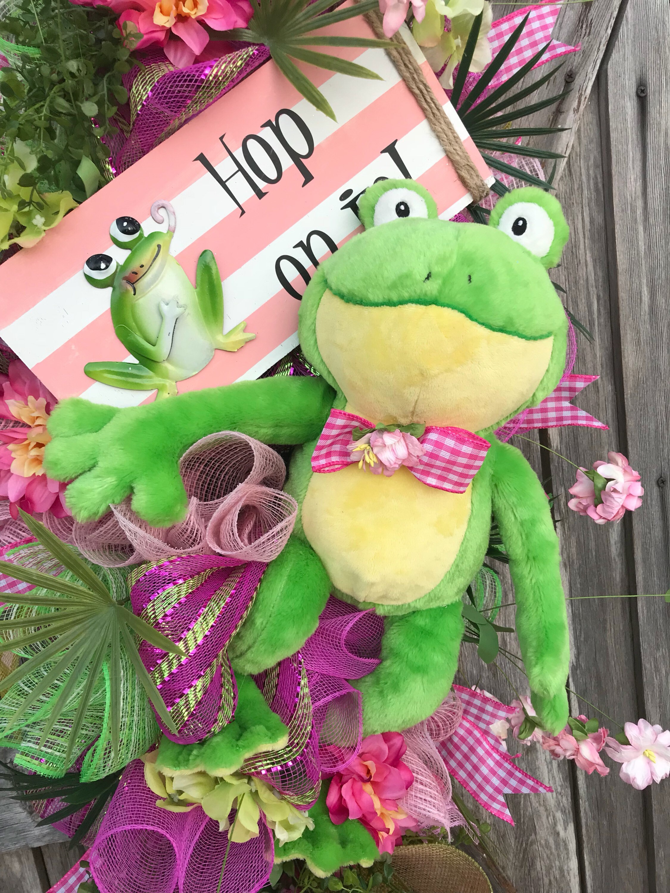 Summer Swag, Summer Wreath, Frog Wreath, Frog Decor, Summer Mesh Wreath