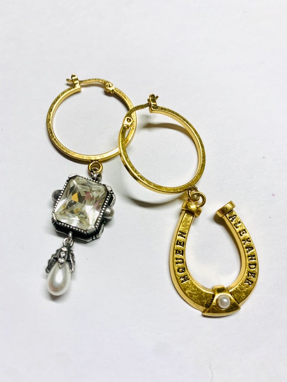 Alexander McQueen signed earrings | MCQUEEN drop d