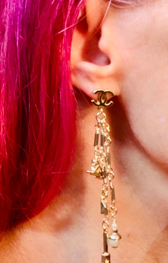 CHANEL earrings | pearl and yellow gold CC Chanel