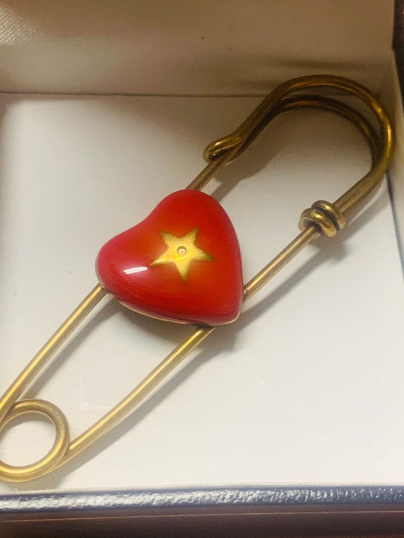 Dior hair barrette | red heart safety pin DIOR ha
