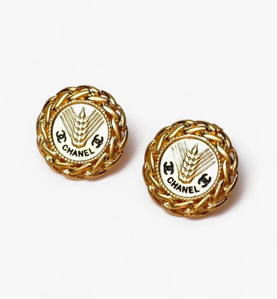 Classic CHANEL earrings | gold CC wheat Chanel pie