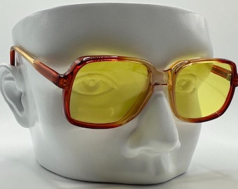 Vintage Oversize Sunglasses | NOS | Gold Mirror Lens Red/Gold Frame Oleg Cassini Oleg Cassini Original Vintage Sunglasses for sale | eBay main image 4