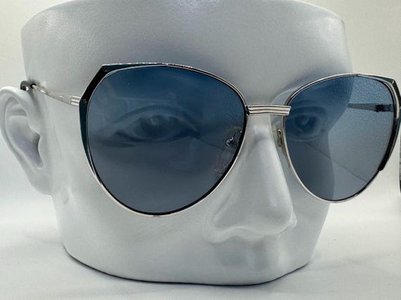 True Vintage Oversize Sunglasses | NOS | Monochrome Style  display picture 1
