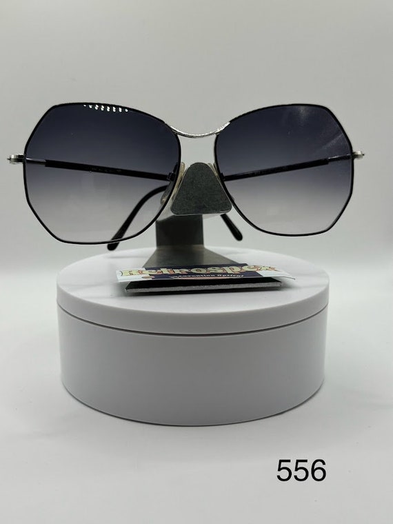 NEW Vintage Oversize Sunglasses | Non RX | Grey Fade Lens | Clear Frame | 1960s Clear Retro-Vintage Low Bridge Fit Round Gradient Sunglasses  main image 4