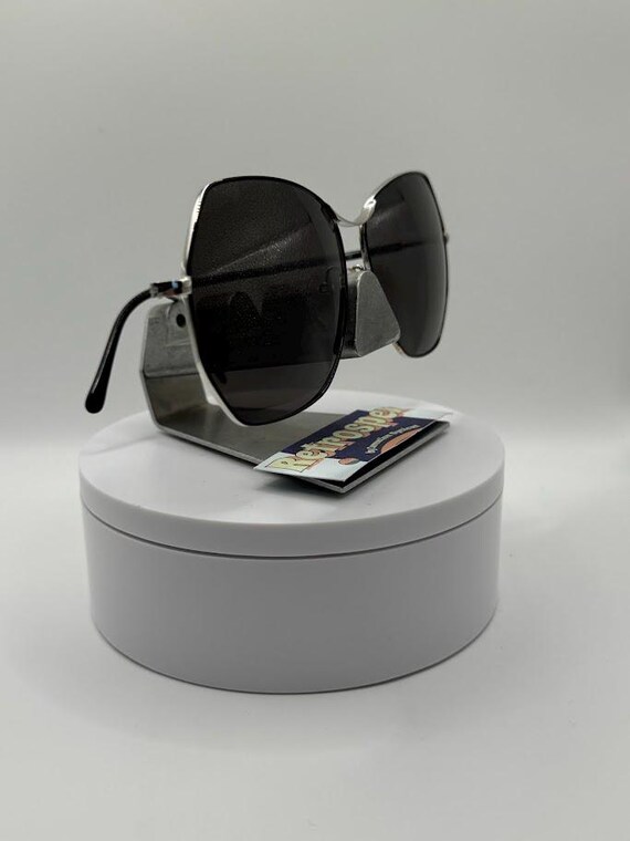 True Vintage Oversize Sunglasses | NOS | Plastic Style Grey Lens Oleg Cassini True Vintage Oversize Sunglasses | NOS | Monochrome Style  main image 3