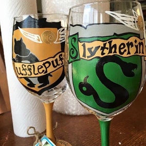 Harry Potter Hogwarts House Crests 12-Ounce Stemless Wine Glasses Set of 4