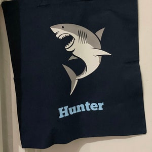 Sac fourre-tout requin pour enfants, personnalisé avec nom, sac maternelle requin bleu personnalisé pour enfants, sac enfant requin sautant pour l'école