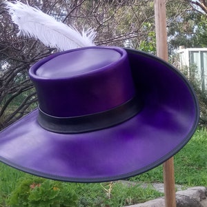 Purple leather Musketeers' hat 17th century style Alexandre Dumas d'Artagnan