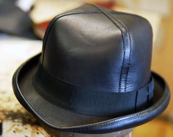 ブラックレザーのオーストラリア製ハンドメイドの伝統的な英国スタイル