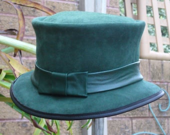 Green suede leather 1920s style Cloche / Flapper / Vintage / Changeling Movie Ladies&#39; Hat