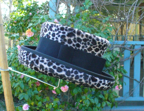 Gorgeous Leopard Print Suede Leather & Fabric Ladies  display picture 2
