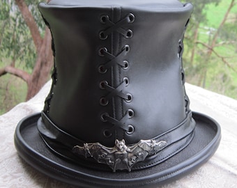 Schwarzer Lederimitat Stil / Steampunk / Gothic / Emo Korsett Hut mit Hut einer Fledermaus