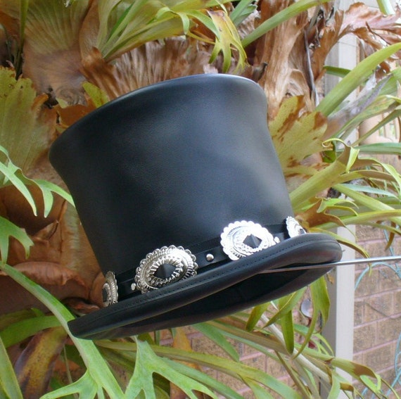 Cappello a cilindro/tubo da stufa da uomo formale in pelle nera realizzato  a mano in stile Guns 'n Roses Slash con fascia per cappello concho -   Italia