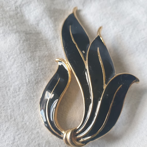 Vintage 60s 70s Enamel Brooch Black Gold Tone Met… - image 1