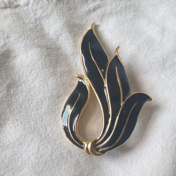 Vintage 60s 70s Enamel Brooch Black Gold Tone Met… - image 2