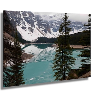 Vista del lago Louise Parque Nacional Banff Montañas Rocosas Picos nevados