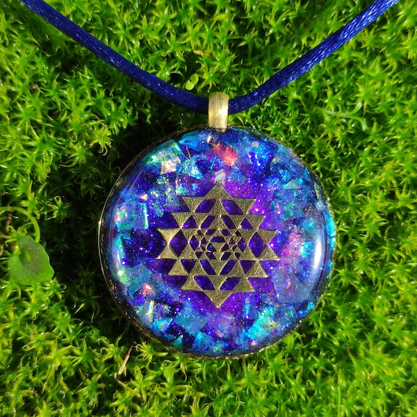 UNIQUE cOsMiC SRI YANTRA laiton massif, pendentif orgone, or 24k, 7und 4mm de long double terminaison cristaux de quartz herkimer + spirale reiki