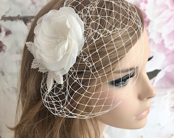 Braut mini Schleier Blume ivory Perlen Blätter Haarschmuck Hochzeit Fascinator Kopfschmuck elegant edel