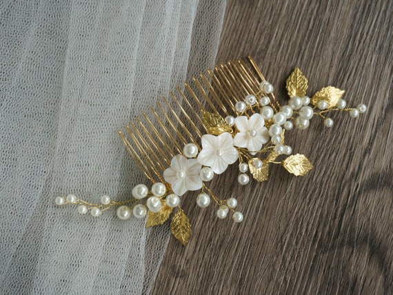 Bridal Hair Comb With Pearls, Mother-of-pearl Flowers, Gold  display picture 1