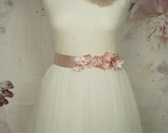 Ceinture de mariée fleurs rose vieux blush mariage ceinture de mariage tendres fleurs applique ceinture ceinture « Nora »