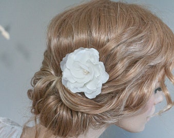 Edel Braut Haarblüte Perle Blume fürs Haar Haarschmuck romantisch Brauthaarblume Ansteckblüme Hochzeit Kleid