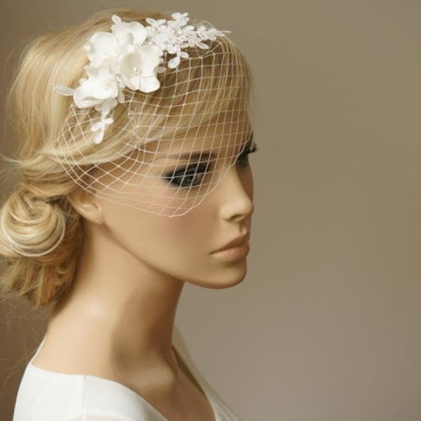 Braut mini Schleier "Desirre" Blüten Spitze ivory Hochzeit Haarschmuck Hut Netz