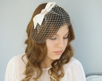 Braut Schleier Seiden Schleife Perlen Brosche elfenbein ivory Haarschmuck Fascinator Kopfschmuck elegant edel