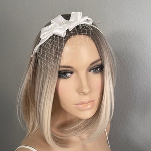 Voile de mariée court nœuds de satin de mariée perles origami ivoire mariage fascinator accessoires pour cheveux casque minimaliste image 5