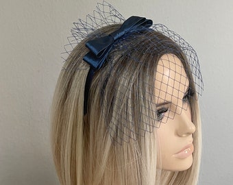 Fascinator avec voile arc voile de mariée bleu foncé court mariage fascinator accessoires pour cheveux casque minimaliste
