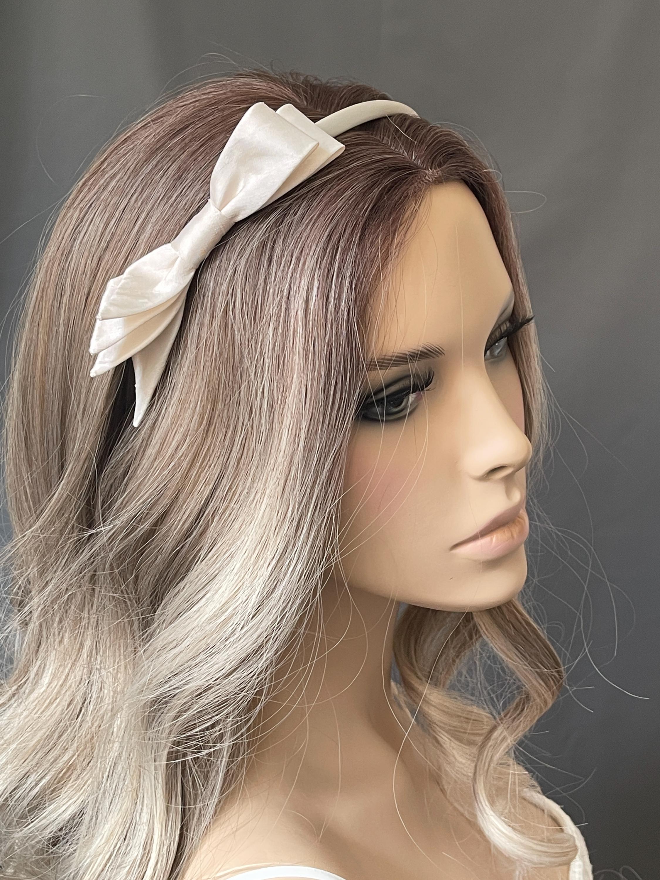 Elfenbeinfarbener Blumen-Haarschmuck Mit Feder & Perlen – Clip & Brosche Für Hochzeit & Events