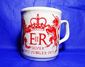 Royal Mug, 1977 Silver Jubilee, Queen Elizabeth II Royalty Cup, Cartwrights Staffordshire Mug, Table Tops, Lion and Unicorn, Red and White