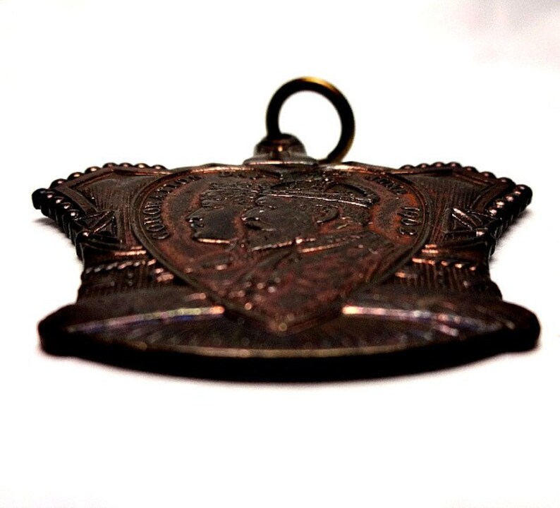 King Edward VII Children/'s Fete Coronation 1902 Antique Pendant Glasgow Scotland Souvenir Medal Queen Alexandra Antique Royal Crown
