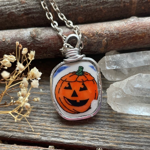 Broken dishes necklace - Halloween - nostalgic necklace made from a broken plate - Jack O Lantern - Pumpkin