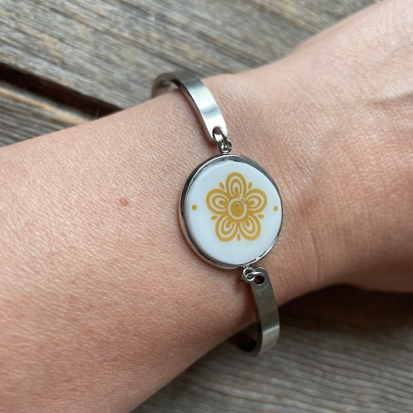 Corelle Golden Butterfly - Bracelet cassé en porcelaine. Bracelet jonc en acier inoxydable avec monture en porcelaine cassée de 20 mm - Bijoux en pyrex